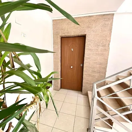 Sunlit Heaven In ティラナ