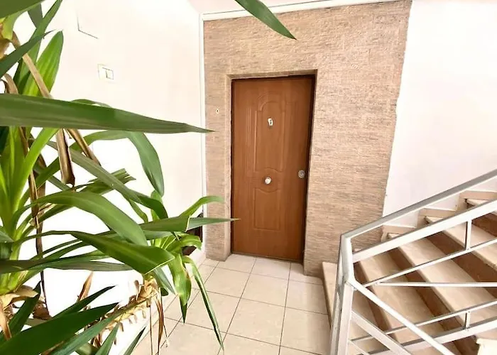 Sunlit Heaven In ティラナ