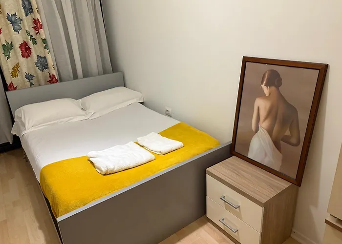 アパート Sunlit Heaven In ティラナ